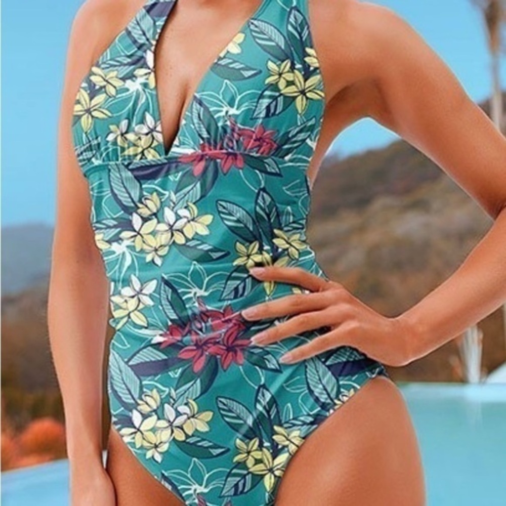 3/25$ (Mix)Blue & Yellow  Floral Deep-V Halter